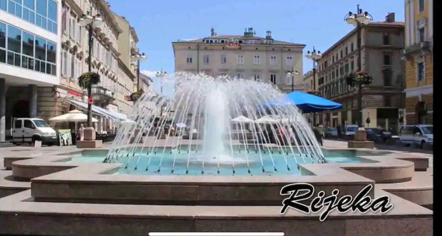 Appartement Rossy à Rijeka Extérieur photo